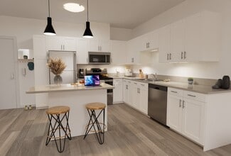 717 E 24th St, Holland, MI 49423
