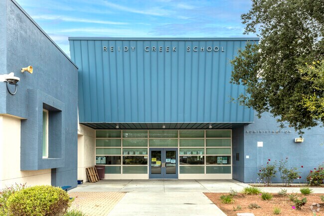 The main entrance of the Reidy Creek Elementary School in Escondido.