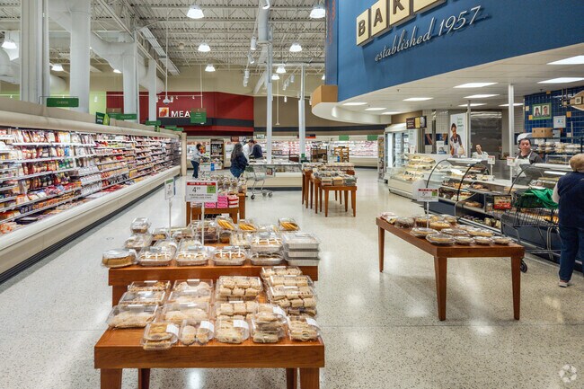 Publix and Ingles offer a broad selection of pastries and breads in Duncan, SC.