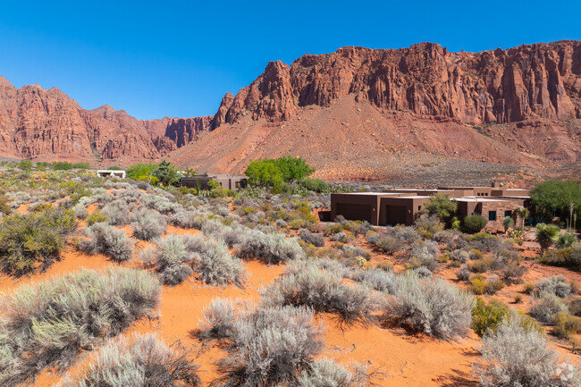 Homes in Shonto Point boast private driveways, spacious yards and blend into the desert.