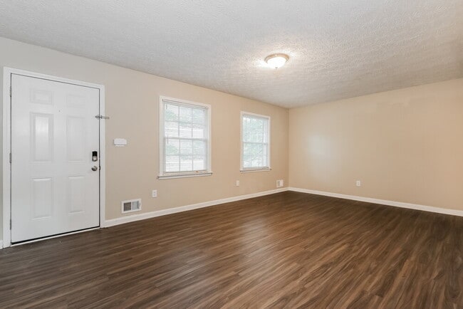 7410 Dexter Dr, Riverdale, GA 30296 - photo 4