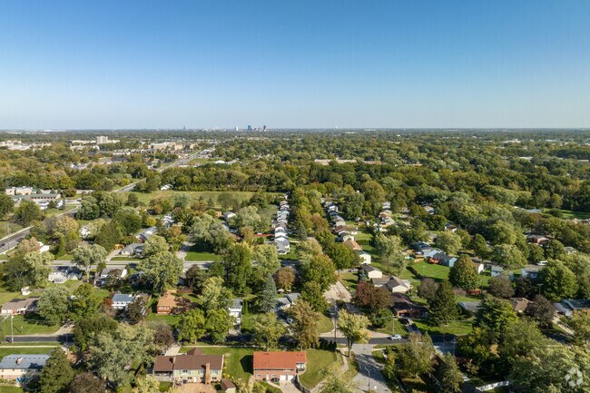 Downtown Toledo is a short drive from Scott Park.