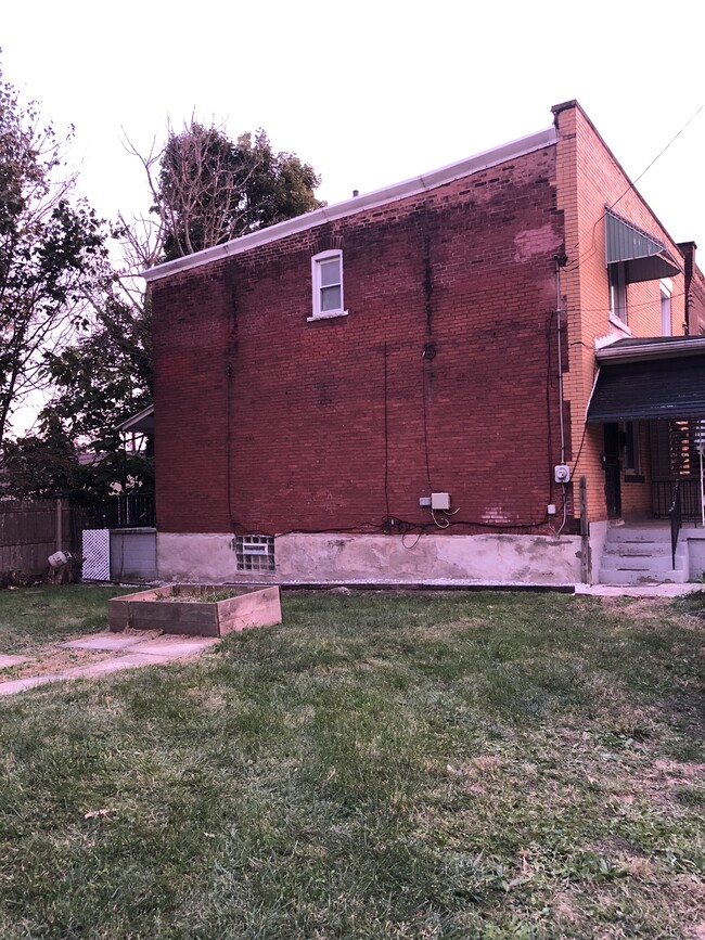 306 Fram St, Pittsburgh, PA 15208 - photo 3