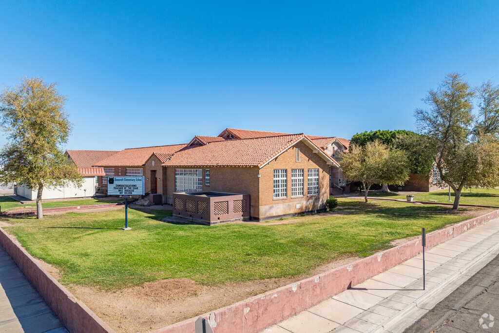 Roosevelt Elementary School was established in 1926 and serves grades K–5.