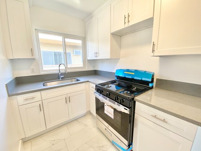 917 N Hudson Ave unit 7, Los Angeles, CA 90038 - photo 7