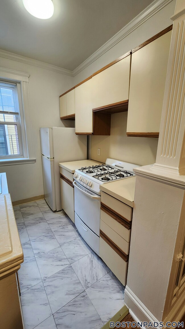 21 Wendell St Unit 12, Cambridge, MA 02138