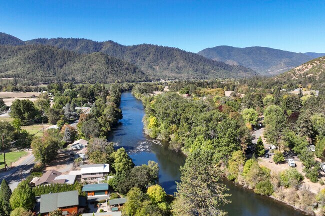 Rogue river goes directly through the Foots Creek neighborhood.