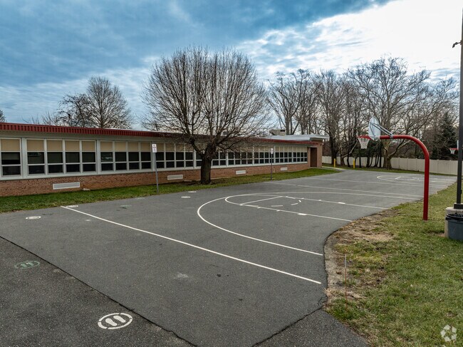 Irwin School receives an A- from NICHE.