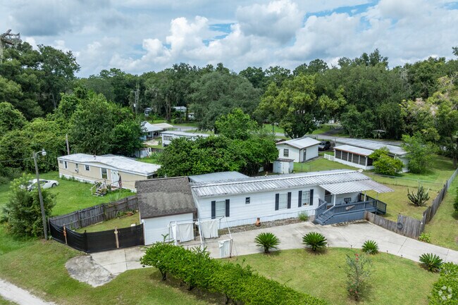 Neighbors in Withlacoochee Heights have a close community bond.