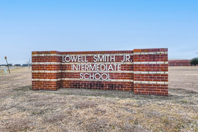 Lowell Smith Jr Middle School gets a B- rating on Niche.