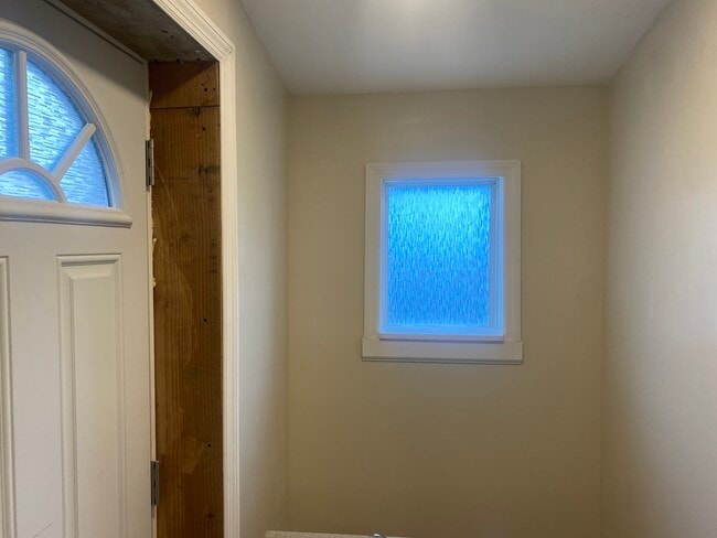 113 S 2nd St unit 113 First Fl, New Hyde Park, NY 11040 - photo 3