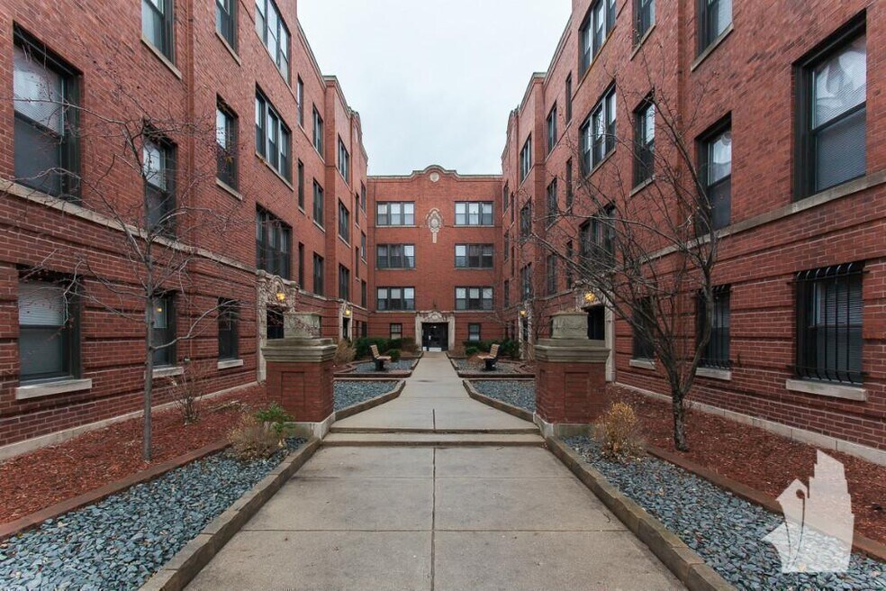 3523 N Racine Ave unit 3E, Chicago, IL 60657 - photo 1