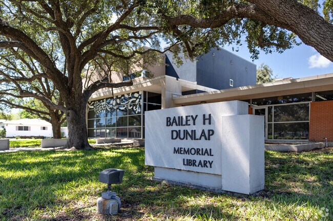 Bailey H. Dunlap Memorial Library was built in 1963 and is located on Main St. in La Feria.
