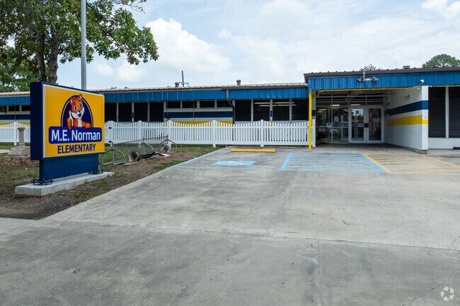 Approximately 346 students attend Wyandotte Elementary School.