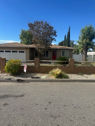 1054 Brady Ln, Calimesa, CA 92320