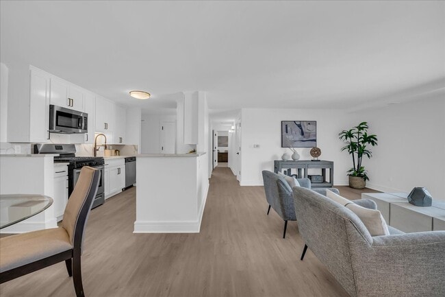 Birmingham Place unit 924, Birmingham, MI 48009 - photo 5