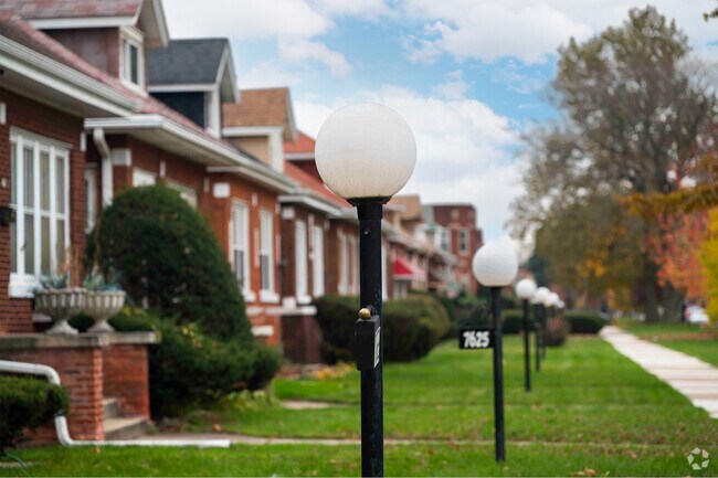Many of the houses in the Park Manor area have a nice light pole on their front lawn.