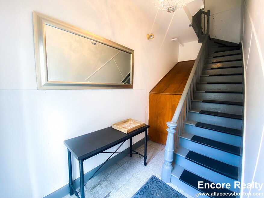 1568 Tremont St unit 4, Roxbury Crossing, MA 02120 - photo 1