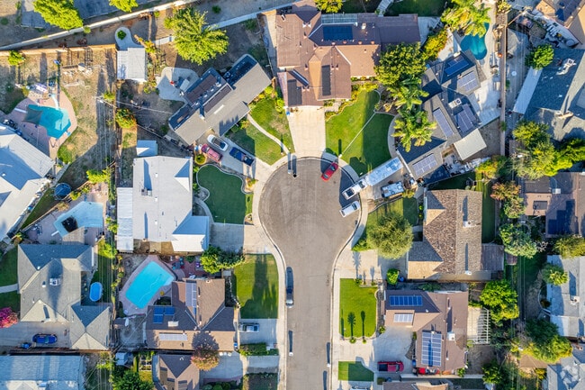 Southwest Bakersfield is adorned with quiet, peaceful cul-de-sacs.