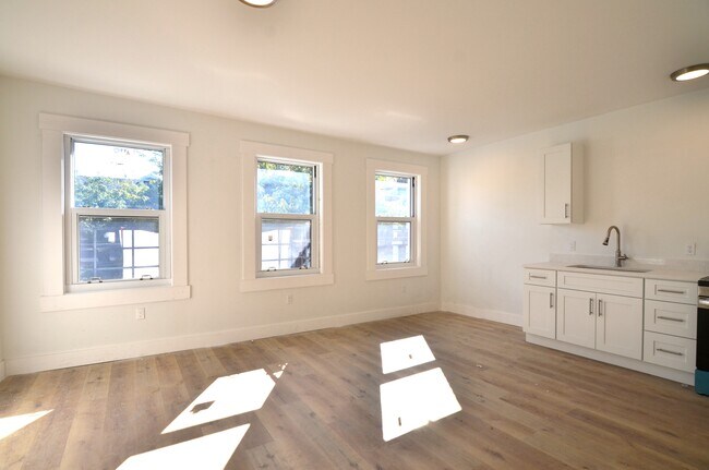 1607 Race St unit 2, Cincinnati, OH 45202 - photo 4
