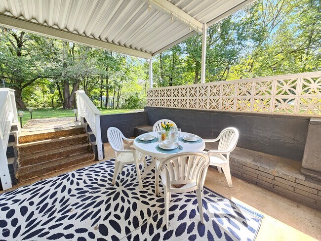 122 Phillips Cir unit The Flat at Phillips, Lynchburg, VA 24502 - photo 3