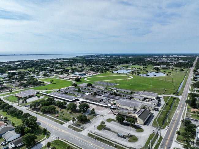 Stone Magnet Middle School has a student-teacher ratio of 17:1.