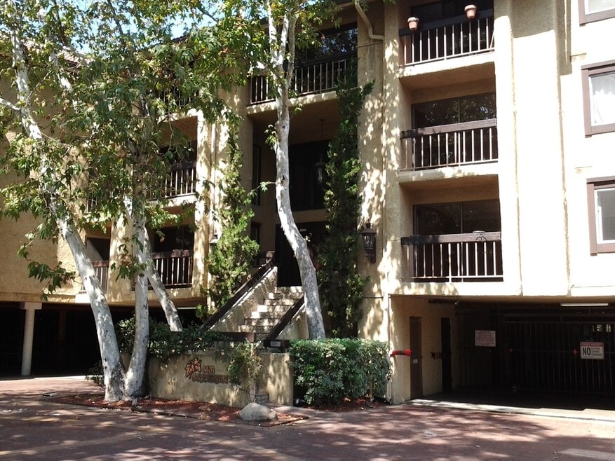 COMING SOON!! Gorgeous condo with Amazing ...