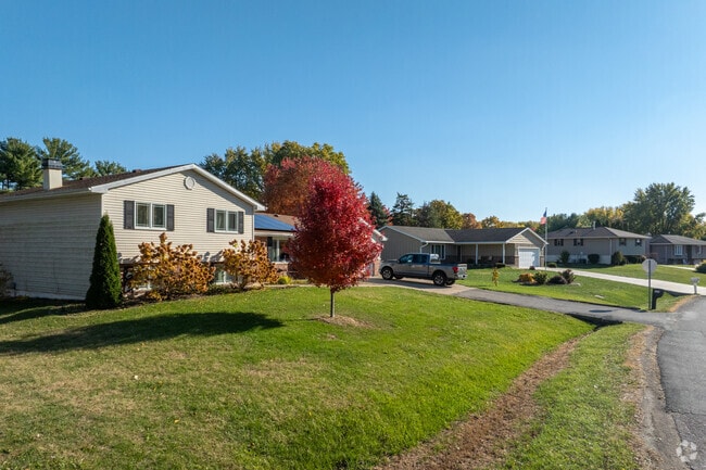 Large lots provide privacy for Germantown Hills residents.