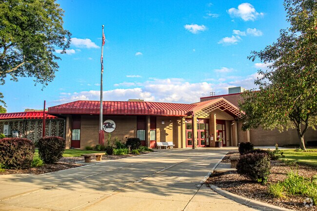 Sleepy Hollow Elementary School serves students in grades K-5.