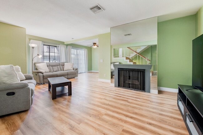 9006 Stacie Ln, Anaheim, CA 92804 - photo 2