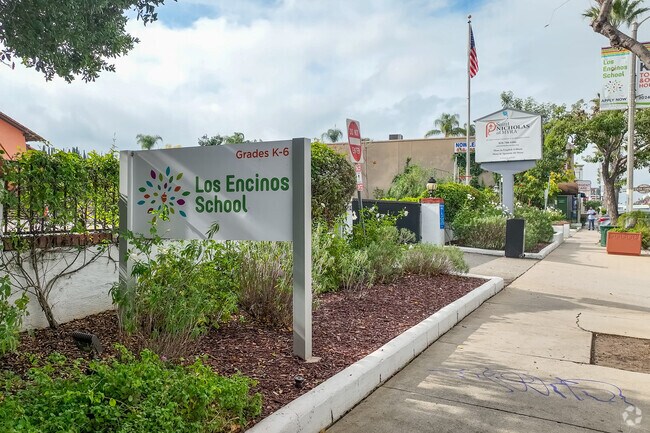 Los Encinos School