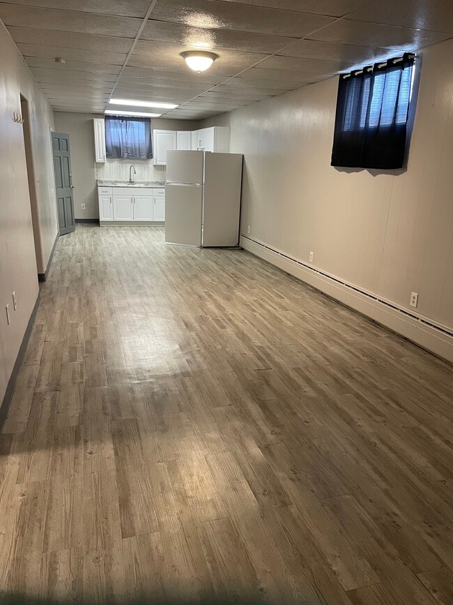 402 1st St unit B, Maddock, ND 58348 - photo 3