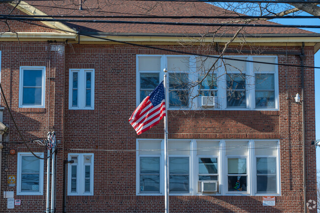 The student to teacher ratio at the Washington School is 8-1.