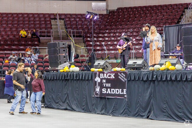 Rio Rancho’s Annual Fall Festival has live music that locals can enjoy and dance along to.