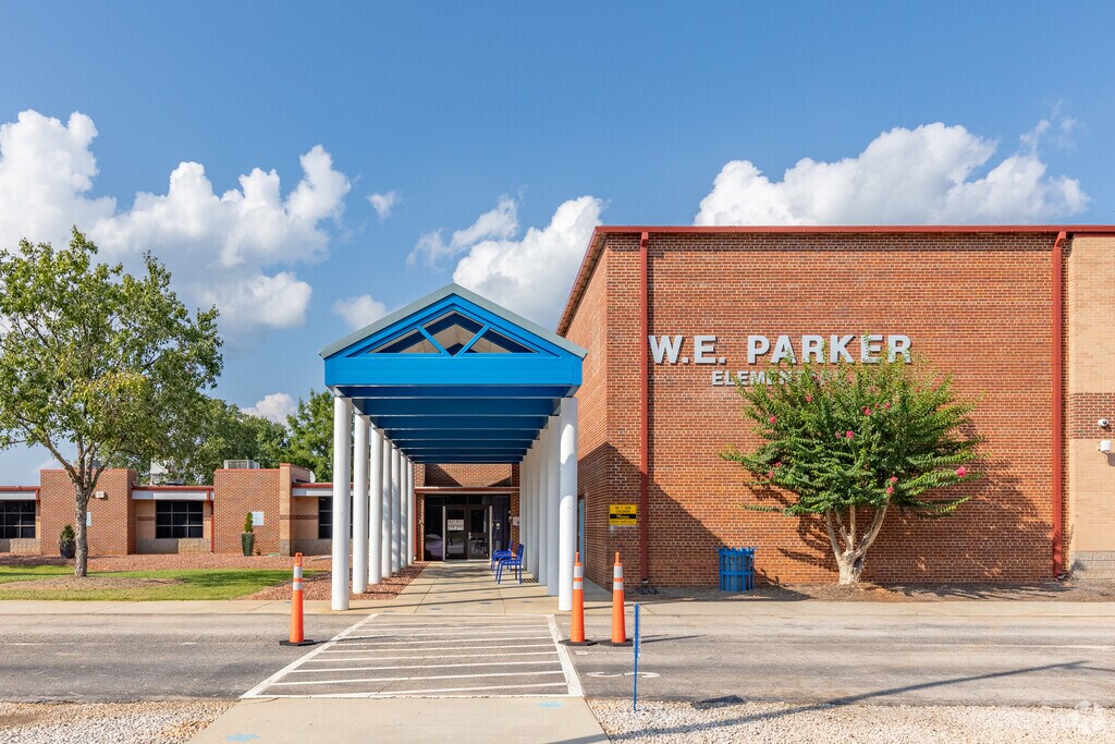 W. E. Parker Elementary serves students in the central Edgefield town area of Edgefield County.