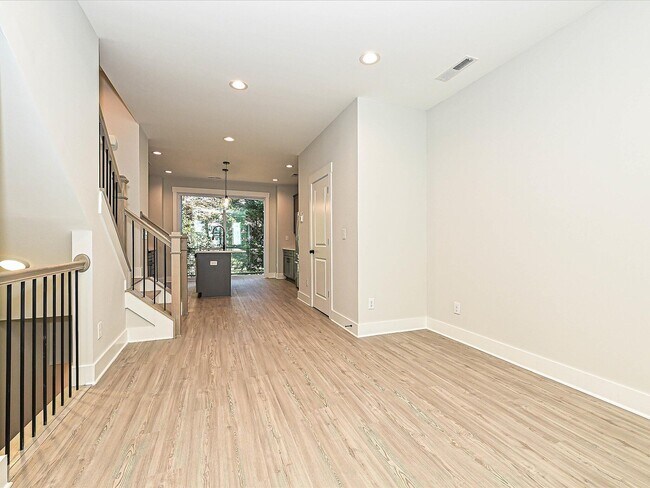 1419 Collier Walk Aly unit CSW0208, Charlotte, NC 28205 - photo 7