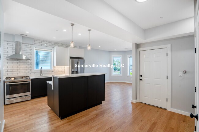 27 Linden St unit 2, Allston, MA 02134 - photo 3