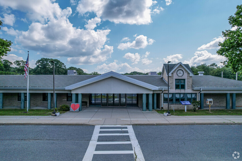Henry E Warren Elementary School entrance in Framingham.