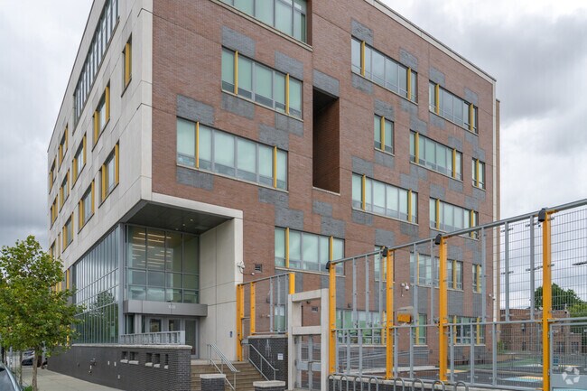 Ps 583 provides education to children living in the neighborhood of Unionport