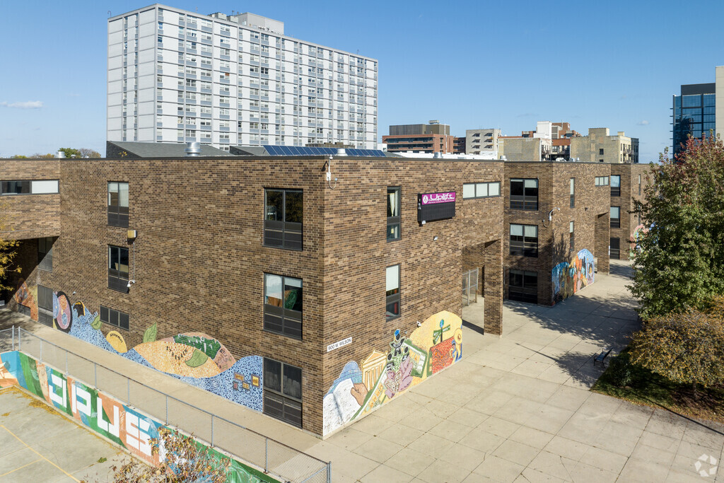 Uplift Community High School is a well ranked choice for Clarendon Park kids.