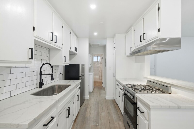 5549 Fulcher Ave unit 4, North Hollywood, CA 91601 - photo 1