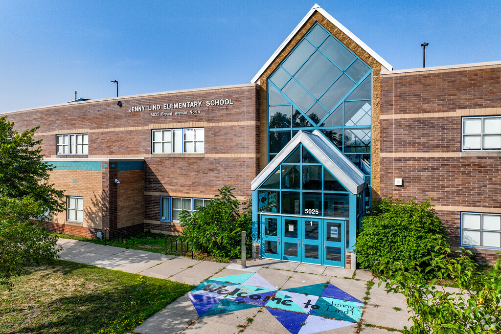 Jenny Lind Elementary School has a student-teacher ratio of 10 to 1.