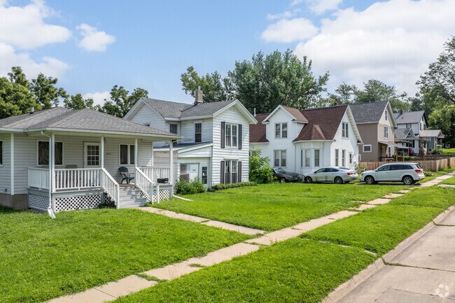 Oak Hill Jackson boasts a vibrant blend of architectural styles in its homes.