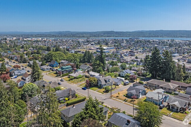 West End, WA is close to the Aberdeen shopping, dining and attractive green parks.