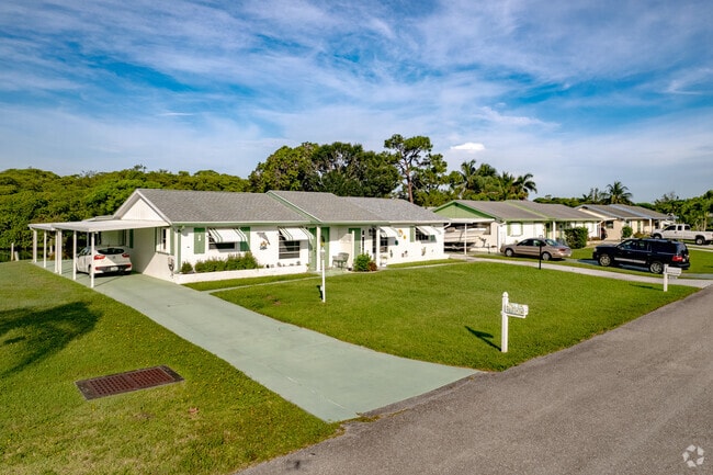 Traditional waterfront duplexes are found throughout the Jupiter Town Hall neighborhood.