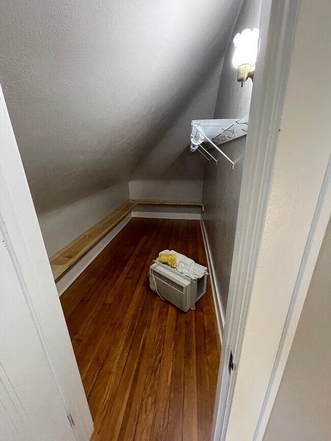 Walk in closet 1