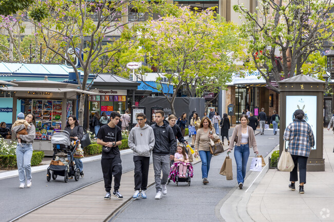 Glendale is a local hotspot for luxury shopping and dining out near Emerald Isle.