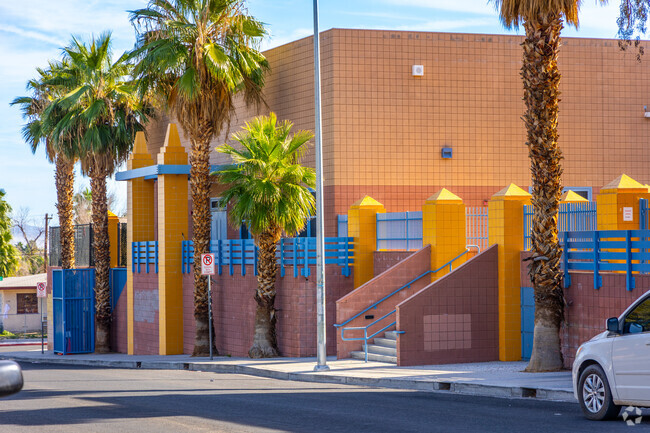 Howard E Hollingsworth Elementary School Photo 5