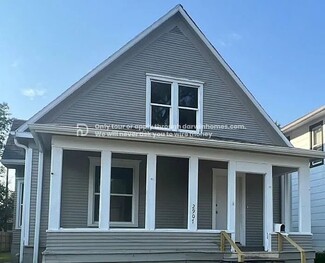 2907 Bristol St, Omaha, NE 68111