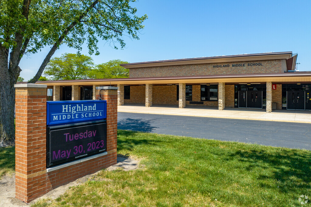 Highland Middle School offers a wide range of extracurricular clubs for students including Robotics, Coding and even Rubik’s Cube Club.